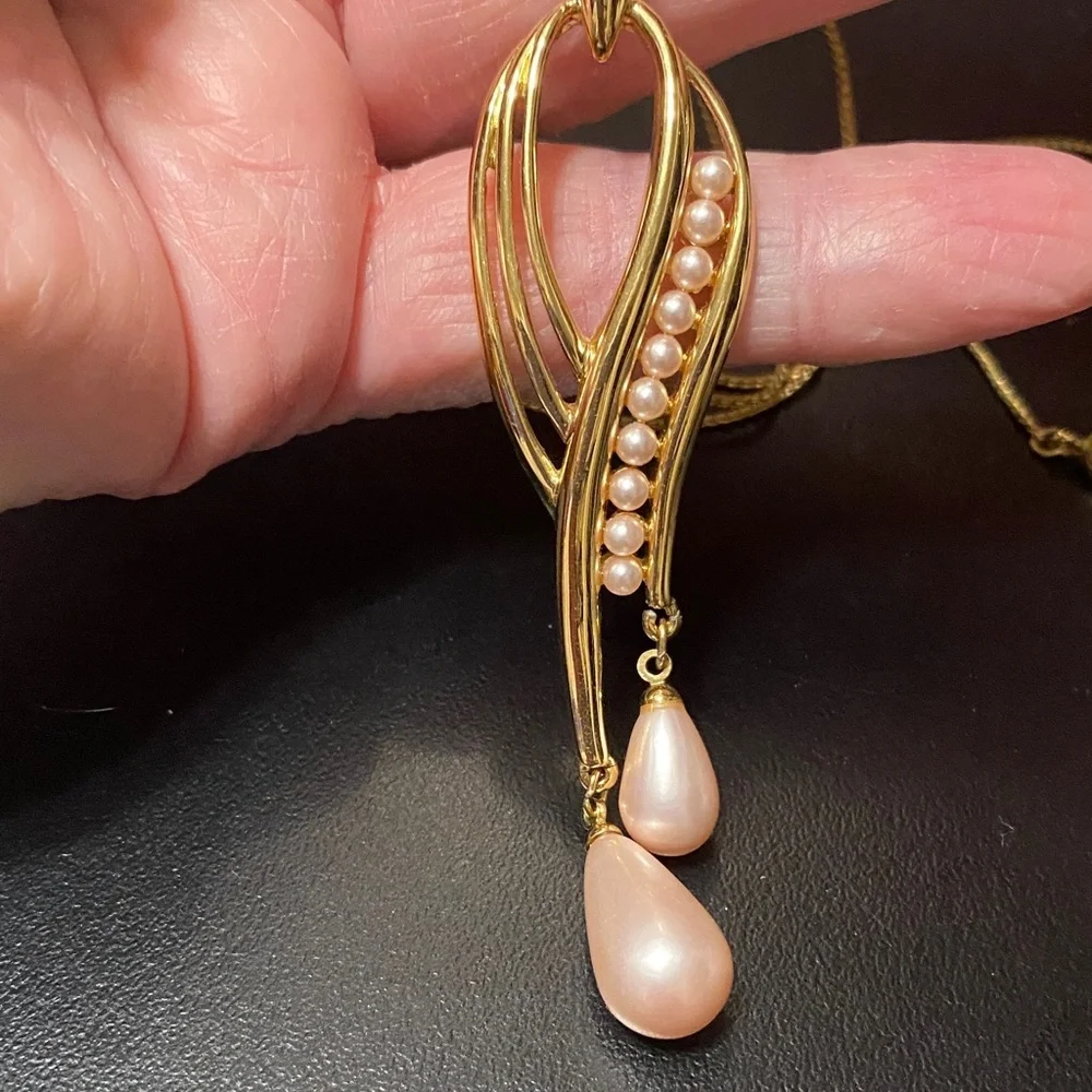 Vintage 30” Gold and Pink Pearl Pendant Necklace